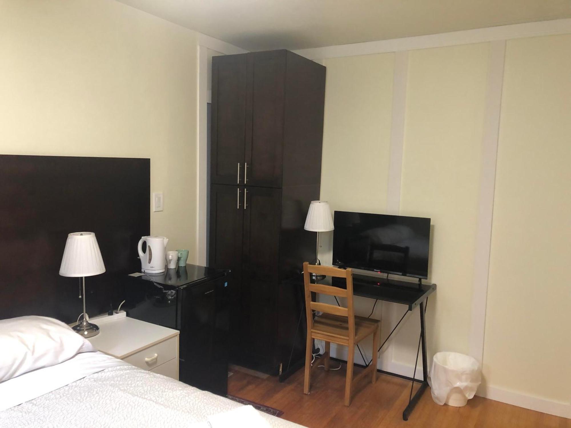 Comfort Cottage Guest House Near Subway Station, Bus And Downtown Vancouver Exterior foto